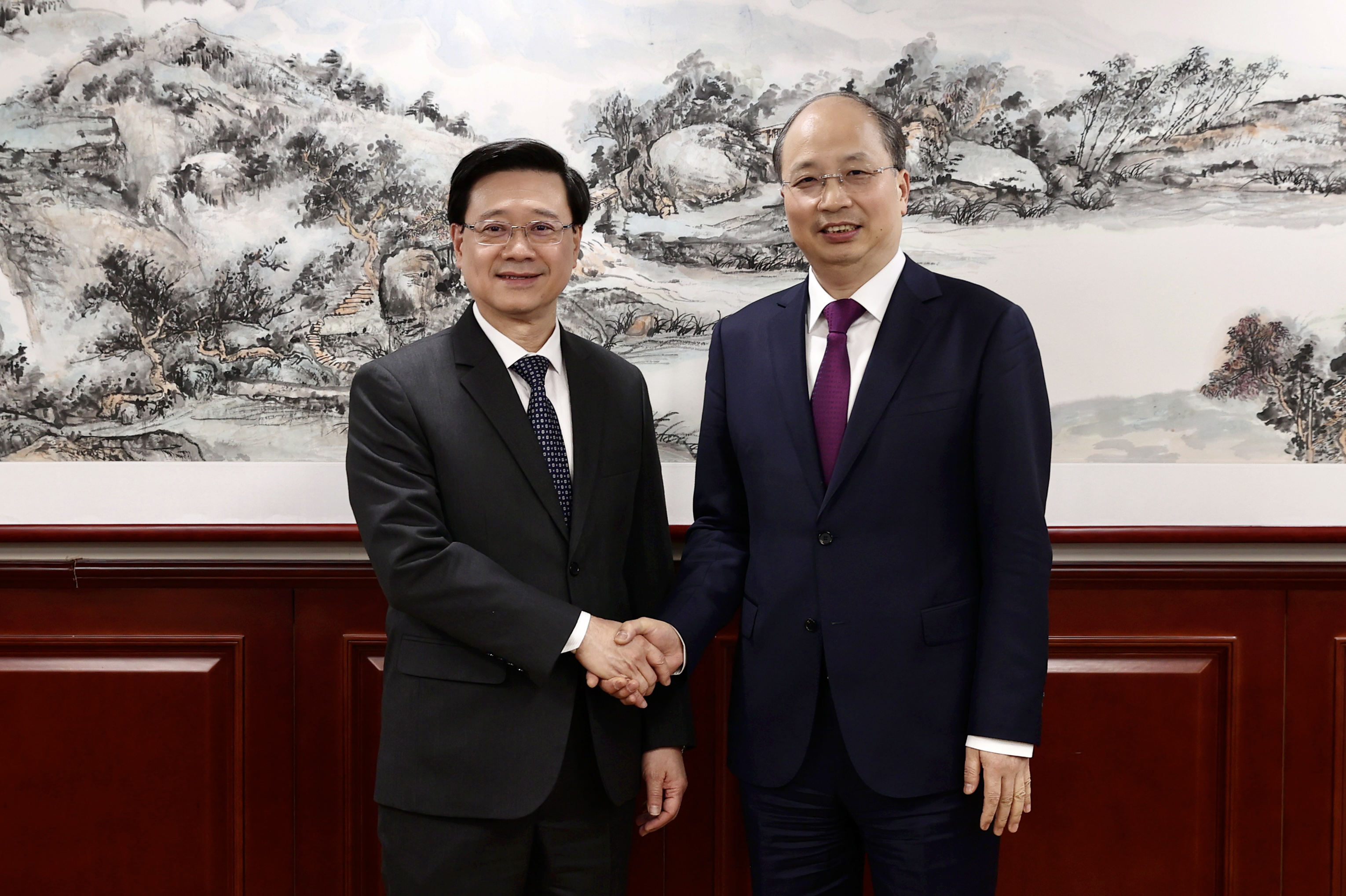 易會滿主席會見香港特別行政區行政長官李家超